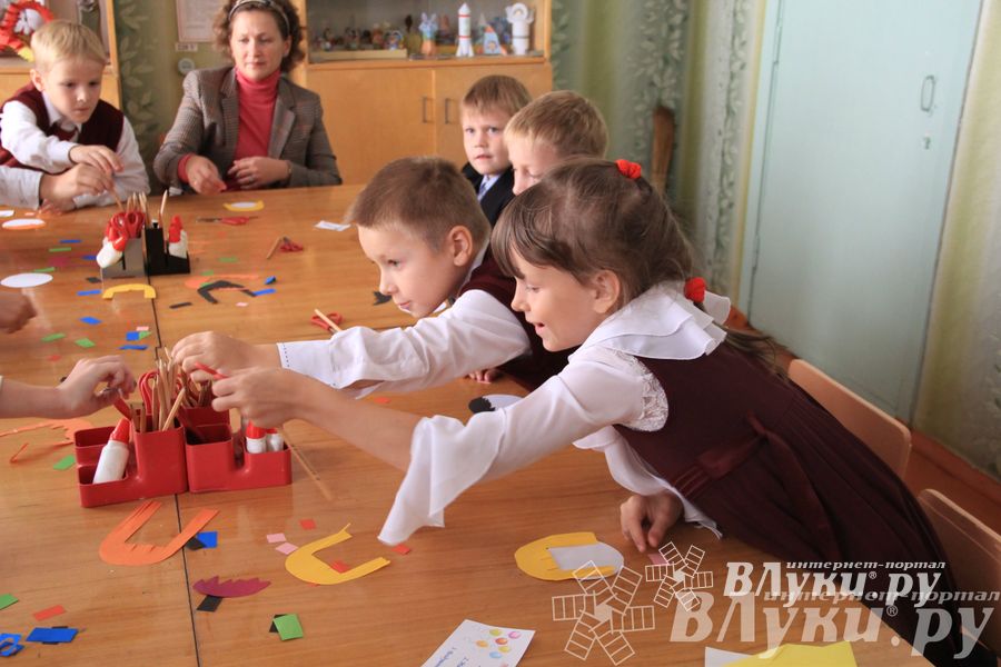 Великолукских лицеистов посвятили в «Маленькие мастера»