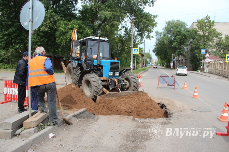 На Вокзальной оперативно устранили течь в водоводе (ФОТО)
