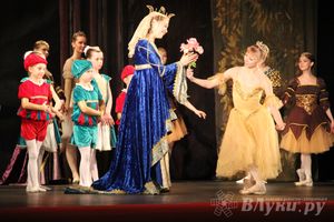 Московский театр «Корона Русского Балета» представил великолучанам балет «Лебединое озеро»