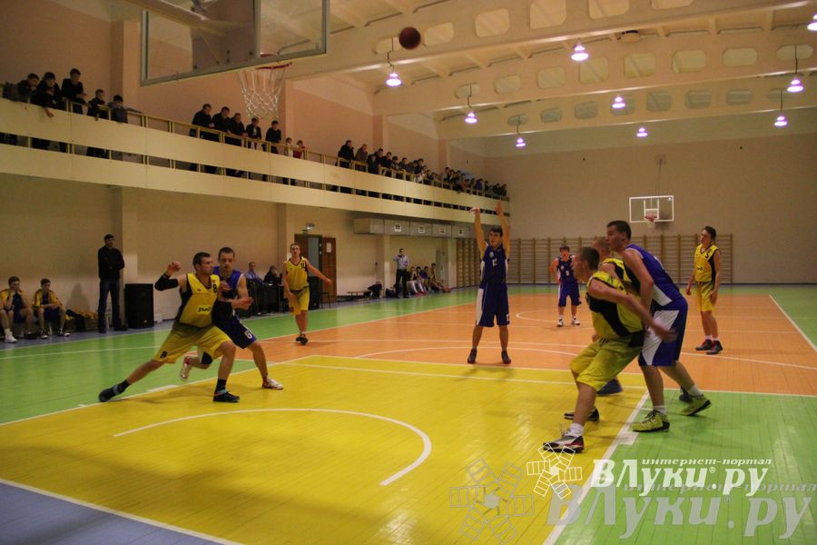 В Великих Луках проходят игры Чемпионата АСБ (фото)