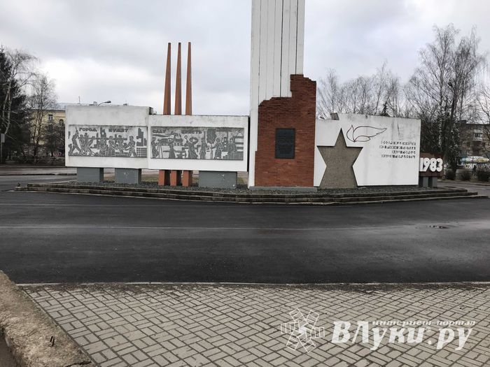 На площади Калинина появился новый асфальт (ФОТО)