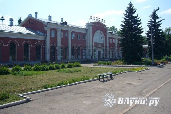 С 1 сентября возобновляется льготный проезд в пригородных поездах для школьников и студентов