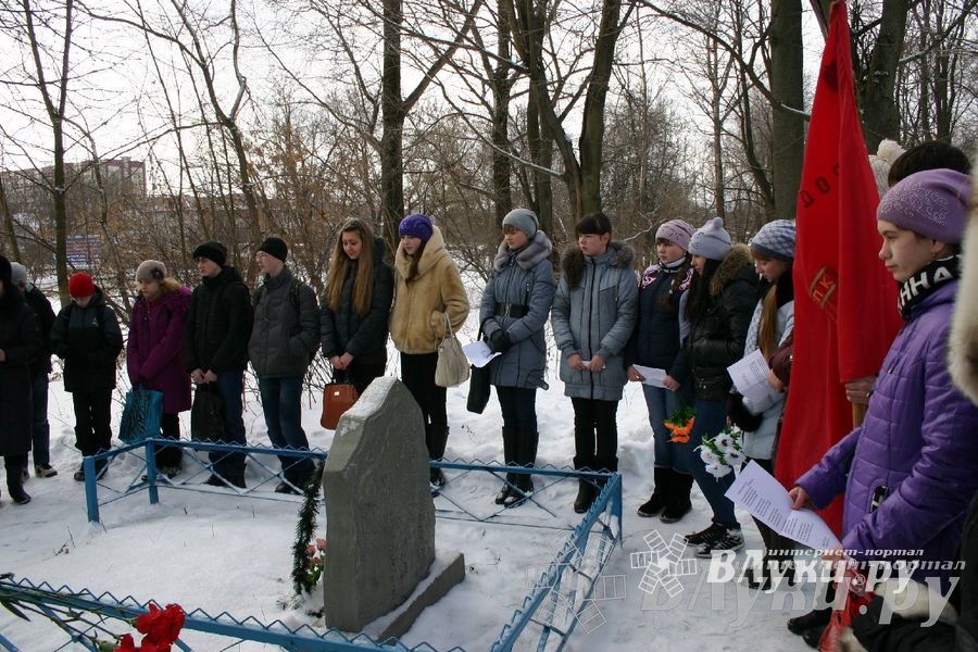 В Великих Луках почтили память подпольщиков