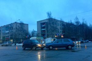 ФОТОФАКТ: Утреннее ДТП на Дружбе