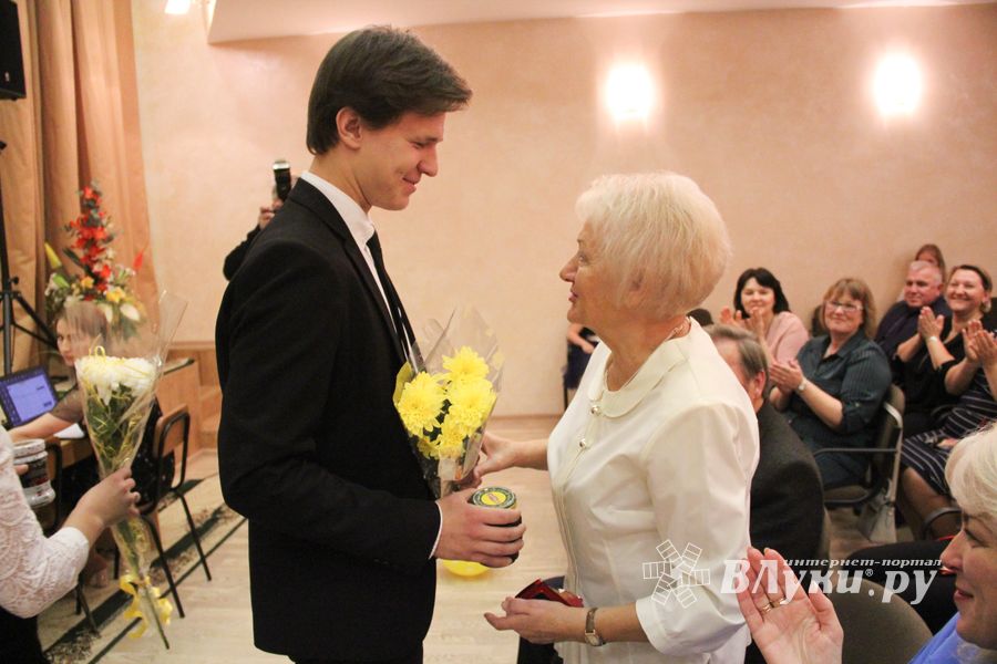 Великолукским учителям признались в любви (ФОТО)