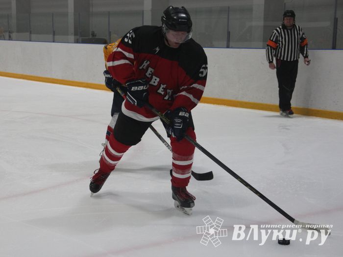 Хоккейные матчи чемпионатов города Великие Луки и Псковской области по хоккею прошли в СОК «Айсберг» (ФОТО)