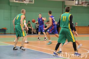 Команда «Экспресс» стала обладательницей Кубка г. Великие Луки по баскетболу