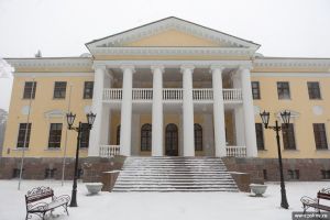Андрей Турчак передал личный дневник княжны Гагариной на хранение в «Холомки» (фото)