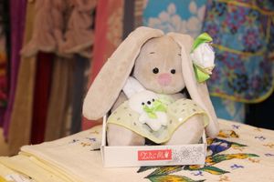 Кот Барон приготовил подарки для женщин