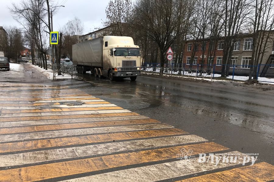 На Гастелло забил «родник» (ФОТО, ВИДЕО)