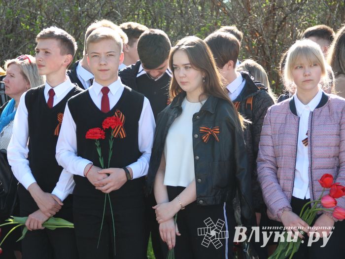 Юные великолучане почтили память бойцов Великой войны (ФОТО)