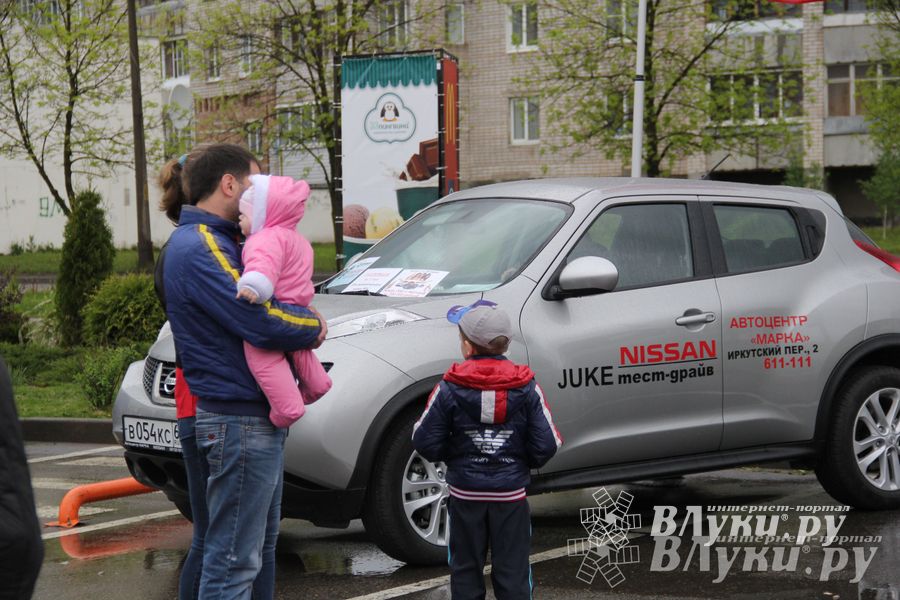 В Великих Луках прошла «Весенняя автоярмарка Великие Луки — 2015» (фото)