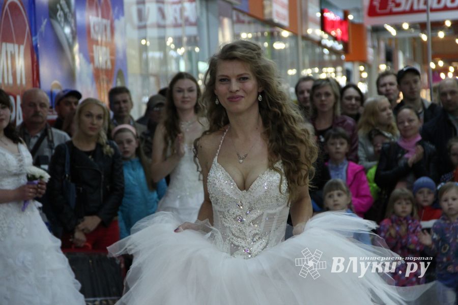 В Великих Луках бегали невесты (ФОТО)