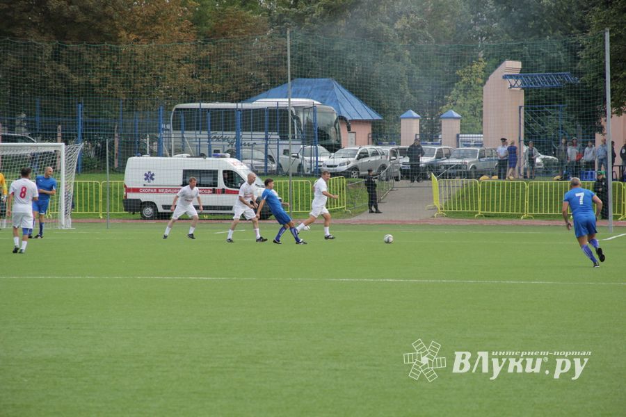 Матч ветеранов ФК «Спартак» и ветеранов великолукского футбола на «Экспрессе» (ФОТО)