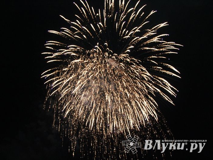 Огненные шоу состоялись над Ловатью (ФОТО)