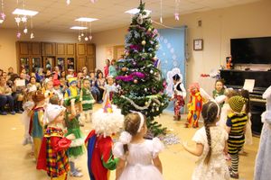 В детских садах Великих Лук проходят новогодние утренники (ФОТО)