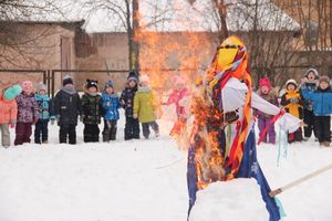 В детских садах Великих Лук отмечают Масленицу (ФОТО)