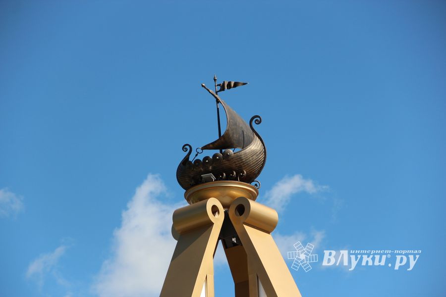 В Великих Луках торжественно открыли Памятный знак (ФОТО)