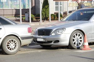 ​Водителя «Мерседеса» в Великих Луках подвела реакция (ФОТО)
