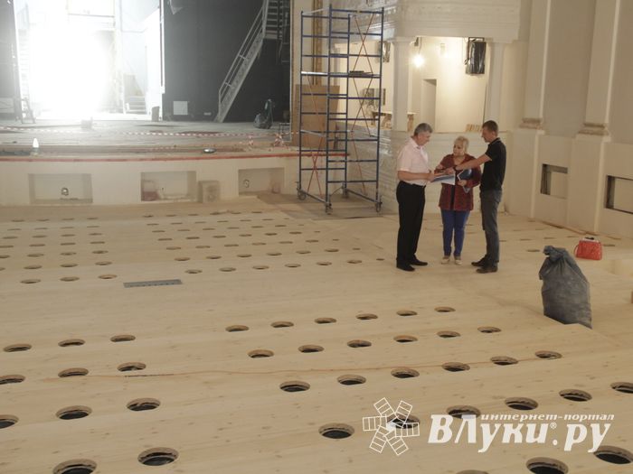 Пресс-тур по великолукскому драмтеатру (ФОТО)