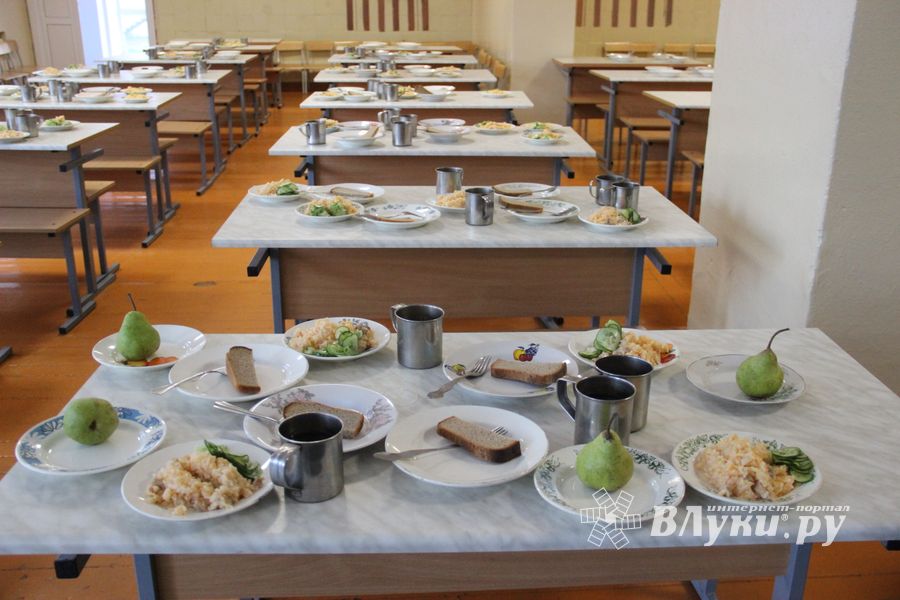 В школах Великих Лук проводят анкетирование по питанию младшеклассников (ФОТО)