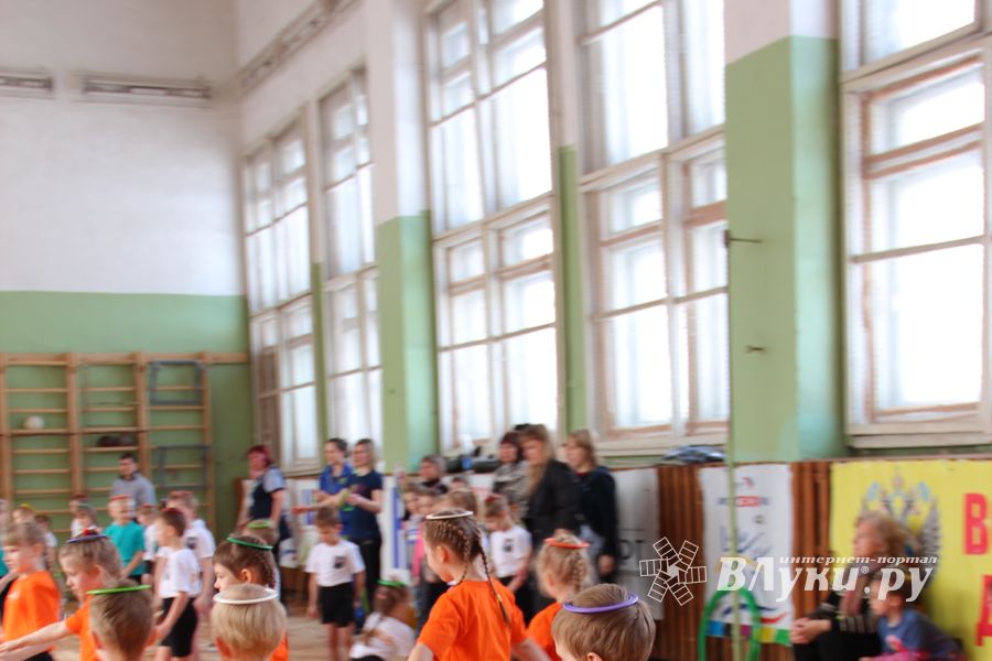 В Великих Луках стартовали спортивные соревнования среди дошколят «Юные олимпионики»