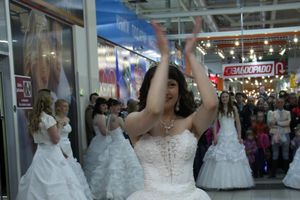 В Великих Луках бегали невесты (ФОТО)