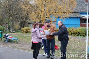 Легкоатлетический осенний кросс прошел в Великих Луках (фото)