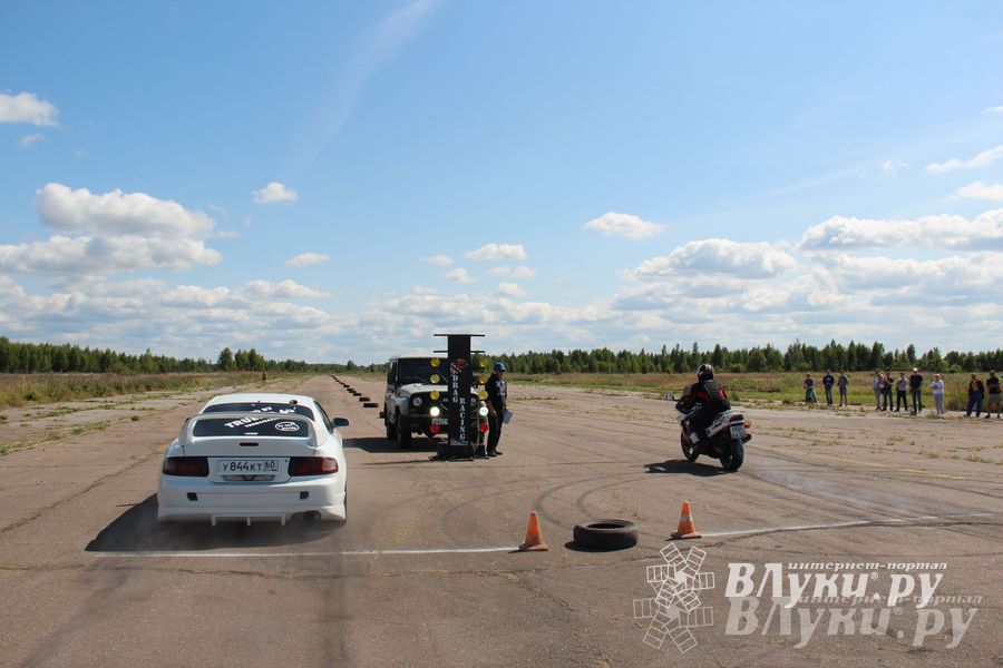Под Великими Луками прошел второй этап Чемпионата по Drag Racing (фото)