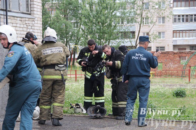 В Великих Луках прошли областные соревнования среди пожарных по спасению пострадавших