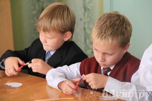 Великолукских лицеистов посвятили в «Маленькие мастера»