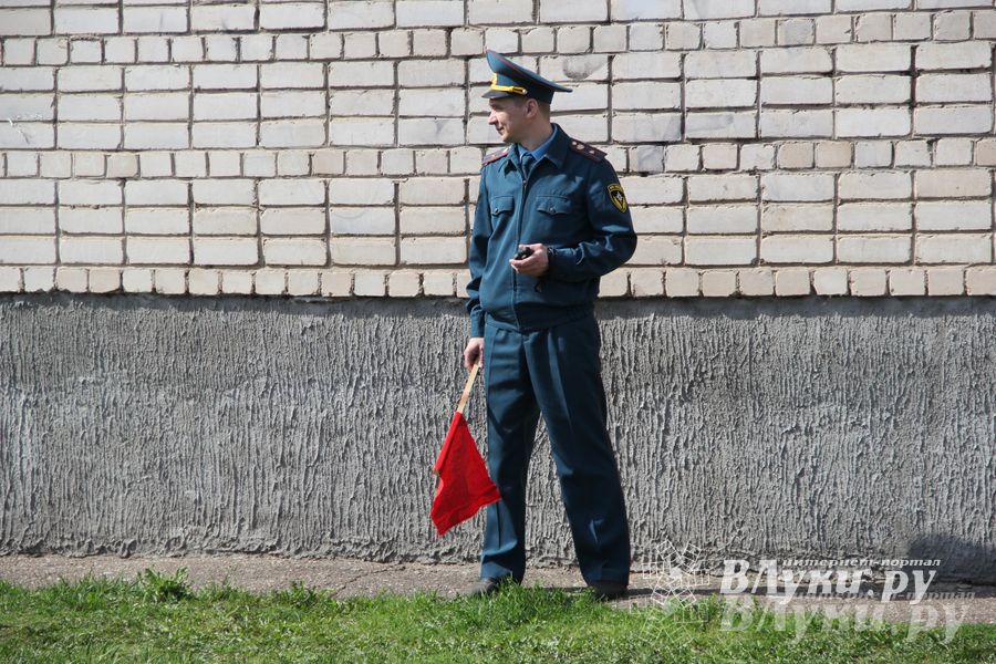 В Великих Луках прошли соревнования пожарных расчетов