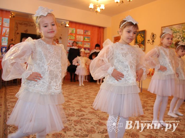 «Красота Божьего мира» в рисунках дошколят Великих Лук (ФОТО)