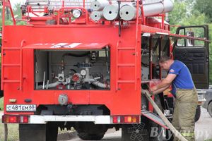 В Великих Луках прошли областные соревнования среди пожарных по спасению пострадавших