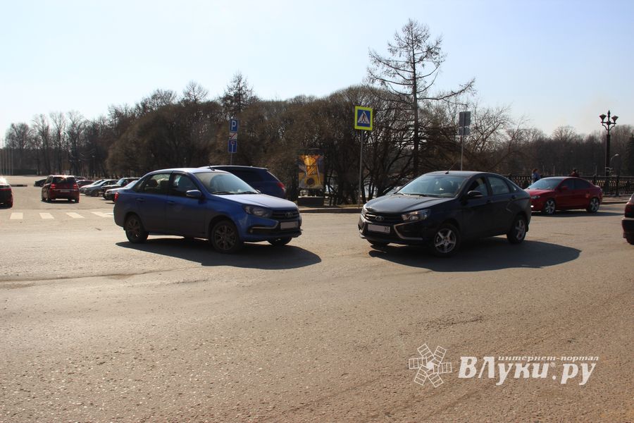 В Великих Луках произошло ДТП (ФОТО)