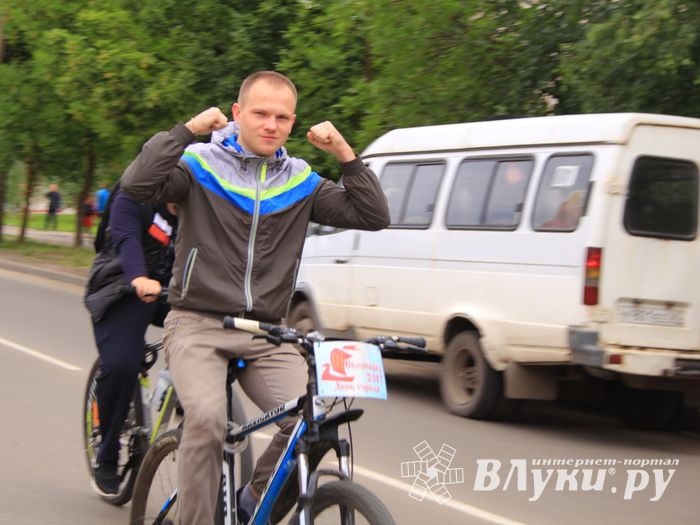 В Великих Луках прошёл Велопарад (ФОТО)