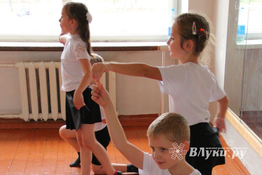 Поздравляем тех, кто сеет доброе и вечное, с профессиональным праздником