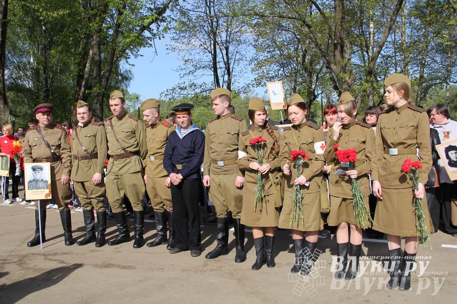 Парад Победы в Великих Луках (фото)