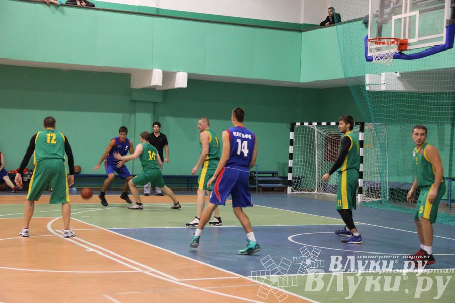 Команда «Экспресс» стала обладательницей Кубка г. Великие Луки по баскетболу