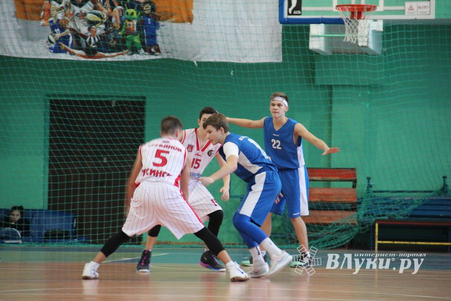 В Великих Луках завершился Международный турнир по баскетболу (ФОТО)