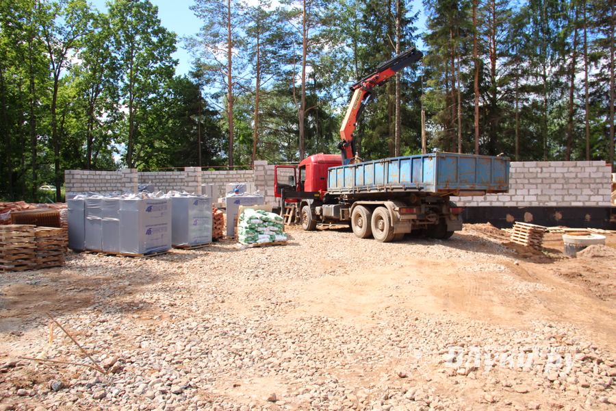 Строительство велоцентра в Великих Луках: склад, спортплощадки, велодорожки и земляника (ФОТО)