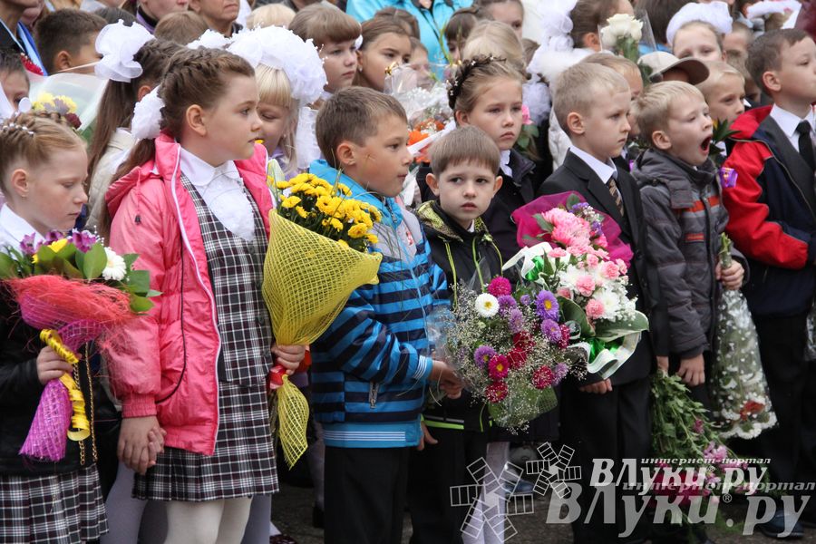 Школы города отметили 1 сентября (фото)