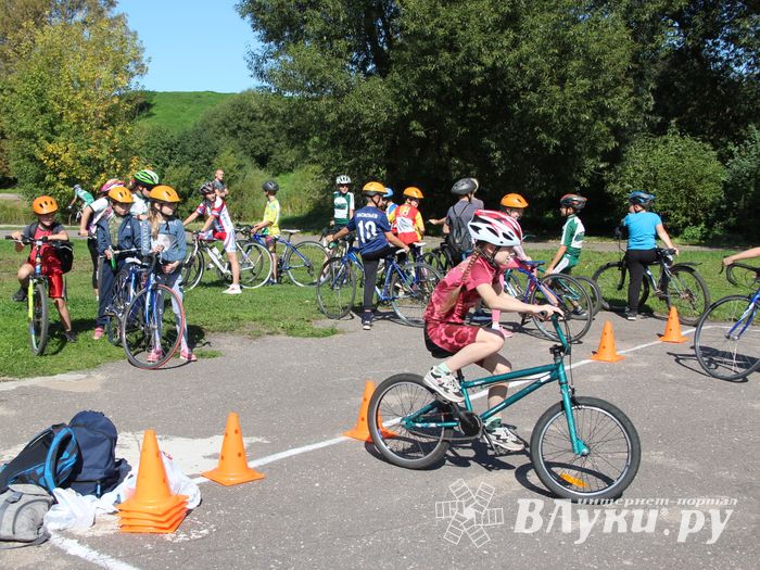 Большой спортивный праздник в Великих Луках (ФОТО)