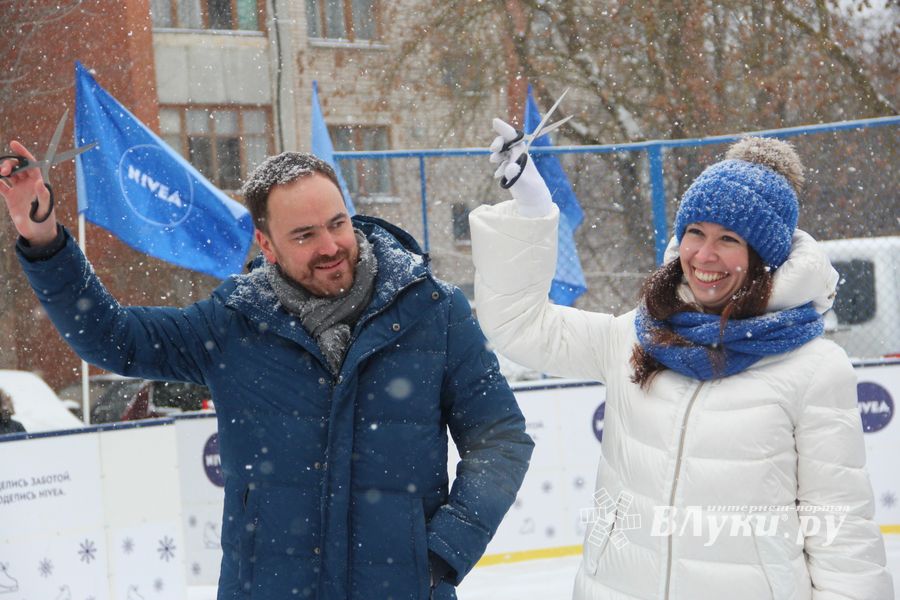 В Великих Луках появился новый каток (ФОТО)