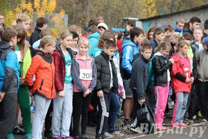 Легкоатлетический осенний кросс прошел в Великих Луках (фото)