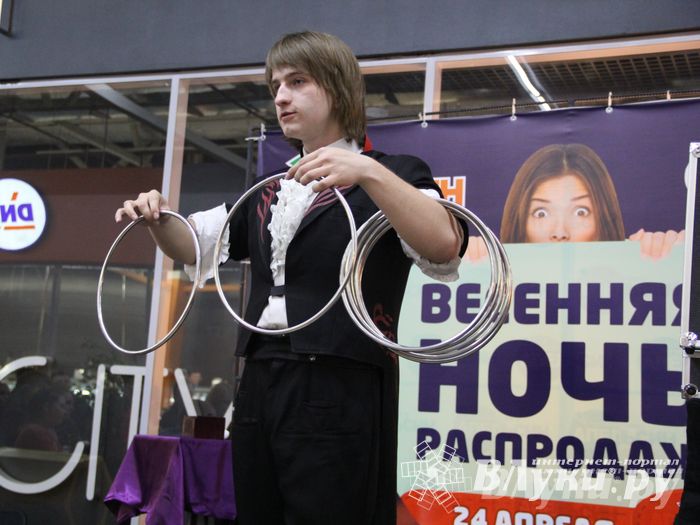 В ТЦ «Апельсин» прошла весенняя ночь распродаж