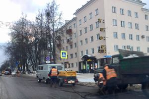 В районе центрального городского моста затруднено движение (ФОТО)