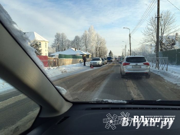 Движение на 3-й Ударной затруднено из-за ДТП (фото)