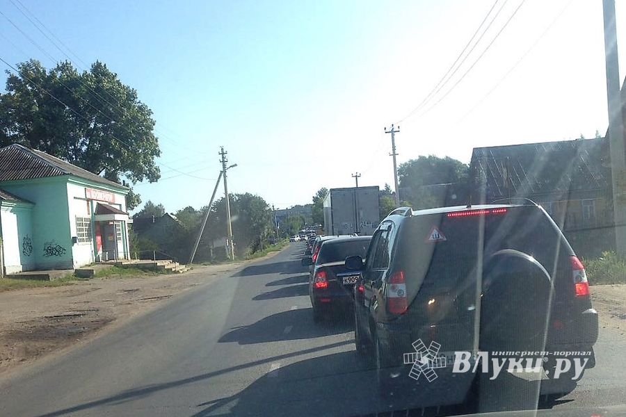 Фотофакт: Утренняя пробка в Великих Луках