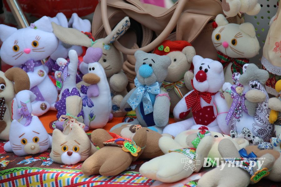 В городском парке Великих Лук прошёл День мороженого